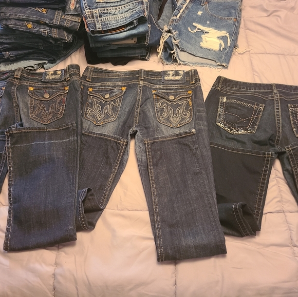 Tons of jeans! - Picture 8 of 11